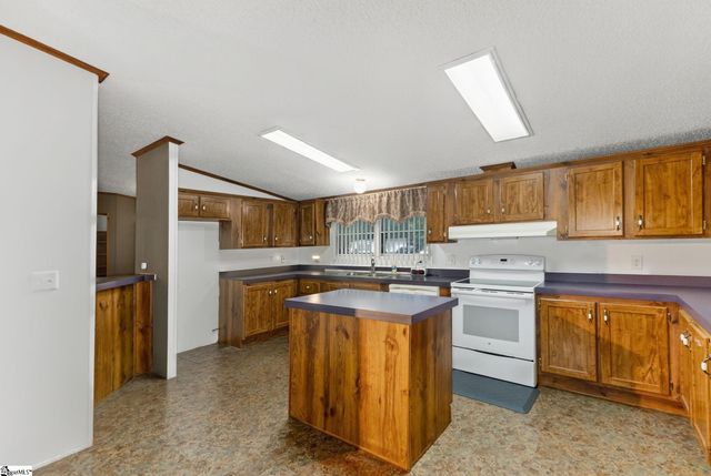 185 Claridge Court, Fountain Inn, SC 29644
