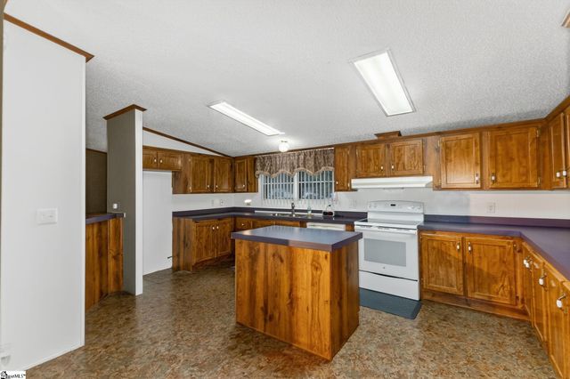 185 Claridge Court, Fountain Inn, SC 29644