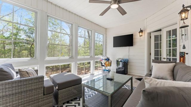 302 Cove Lake Drive, Marble Hill, GA 30148