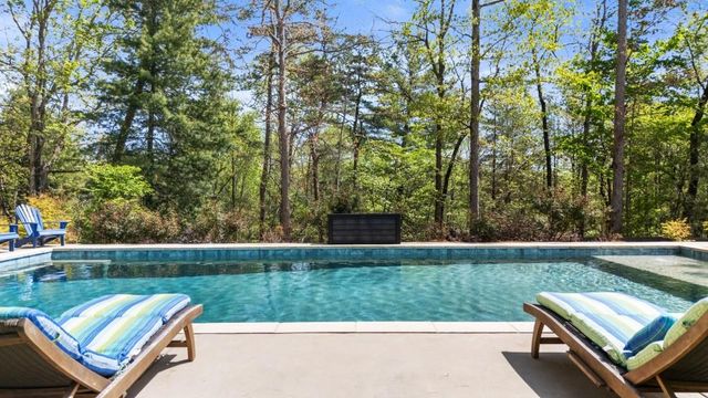 302 Cove Lake Drive, Marble Hill, GA 30148