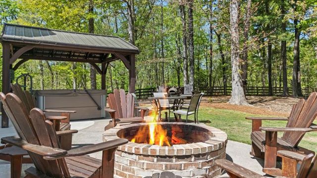 302 Cove Lake Drive, Marble Hill, GA 30148