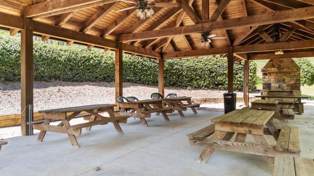 302 Cove Lake Drive, Marble Hill, GA 30148