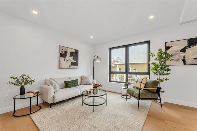 3992 Washington St 206, Boston, MA 02131