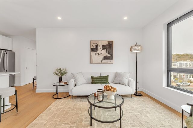 3992 Washington St 206, Boston, MA 02131