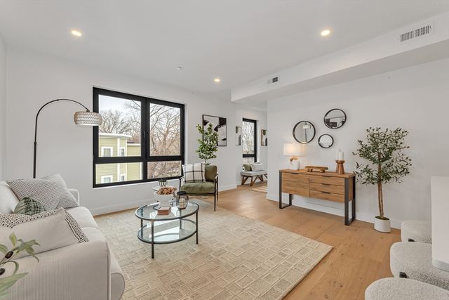 3992 Washington St 206, Boston, MA 02131