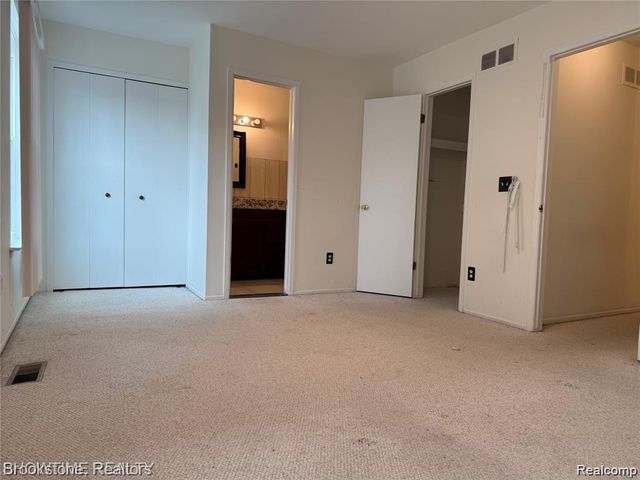 36511 Park Place Drive, Sterling Heights, MI 48310
