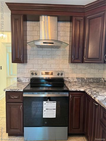 36511 Park Place Drive, Sterling Heights, MI 48310