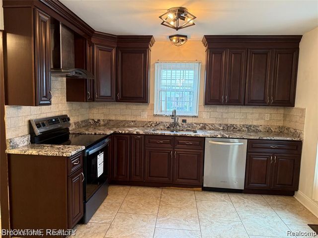 36511 Park Place Drive, Sterling Heights, MI 48310
