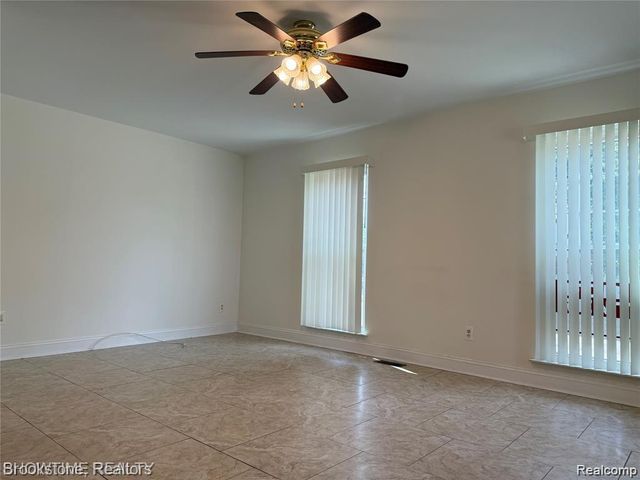36511 Park Place Drive, Sterling Heights, MI 48310