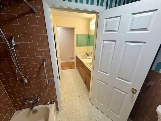 3 Wood Road, Middletown, RI 02842