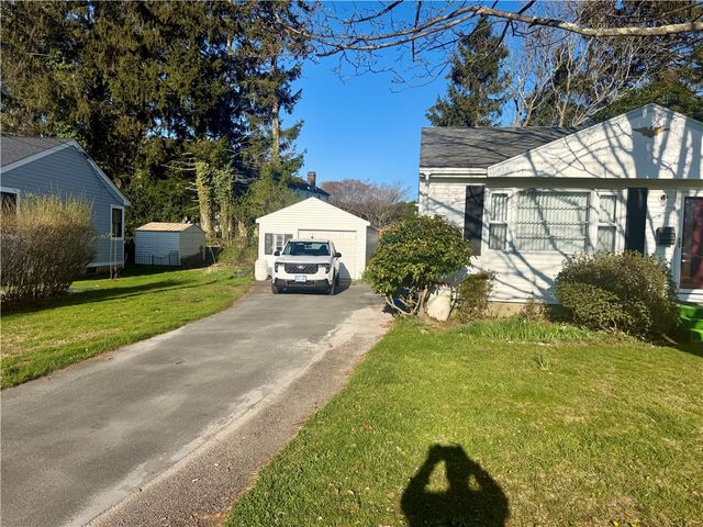 3 Wood Road, Middletown, RI 02842