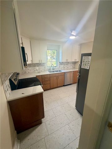 3 Wood Road, Middletown, RI 02842