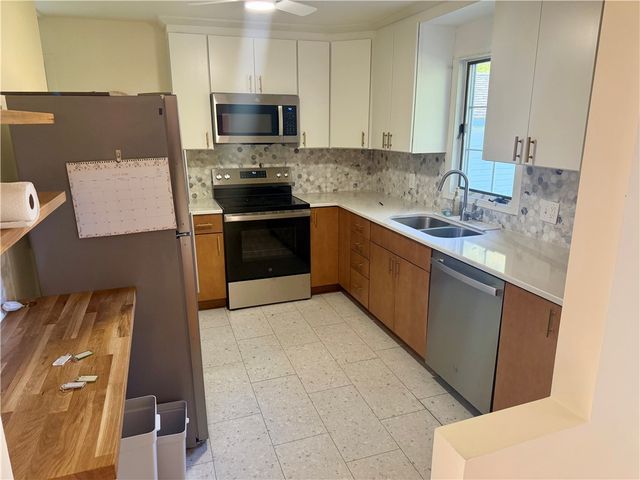 3 Wood Road, Middletown, RI 02842