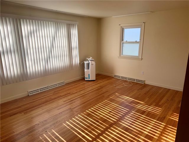 3 Wood Road, Middletown, RI 02842