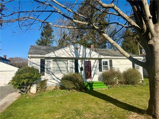 3 Wood Road, Middletown, RI 02842