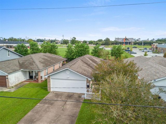 1822 N Tallow Wood Drive, Lake Charles, LA 70605