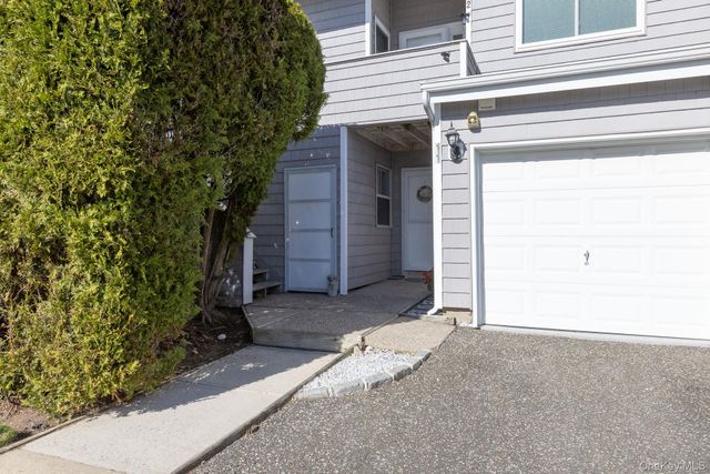 11 Vista Drive 11, Manorville, NY 11949