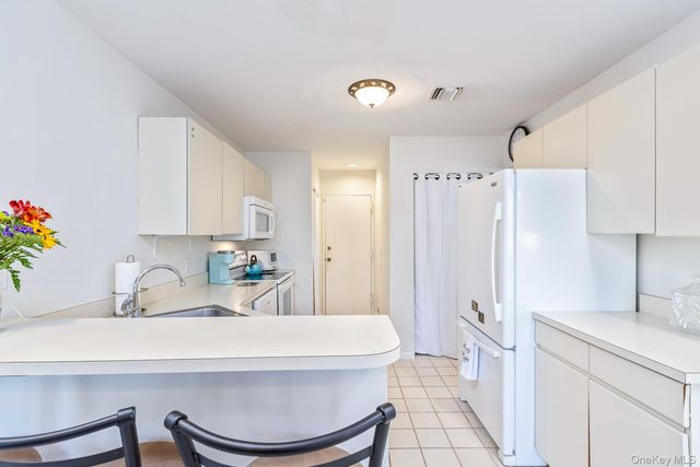 11 Vista Drive 11, Manorville, NY 11949