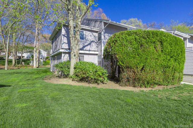 11 Vista Drive 11, Manorville, NY 11949