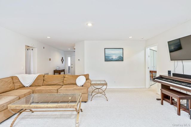 11 Vista Drive 11, Manorville, NY 11949