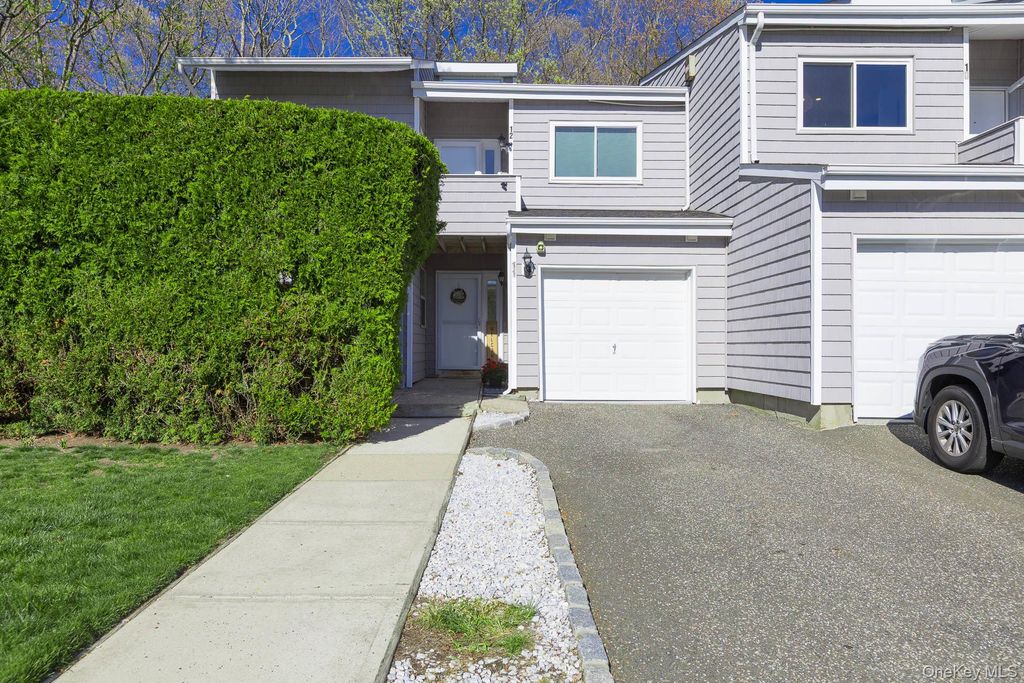 11 Vista Drive 11, Manorville, NY 11949