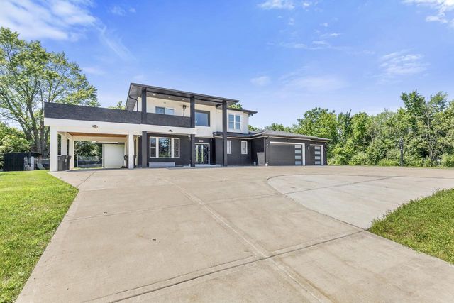 7341 S 76th STREET, Franklin, WI 53132