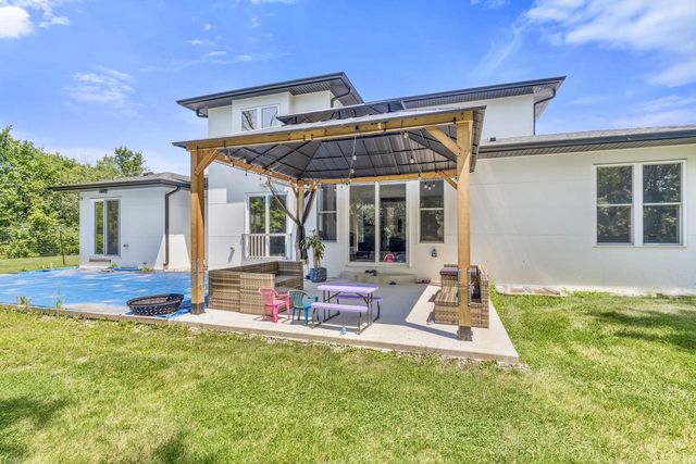 7341 S 76th STREET, Franklin, WI 53132