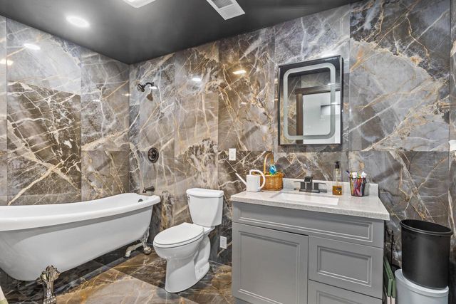 7341 S 76th STREET, Franklin, WI 53132