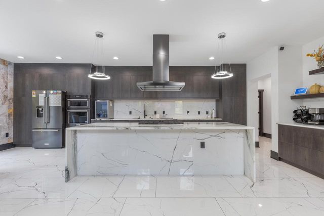 7341 S 76th STREET, Franklin, WI 53132