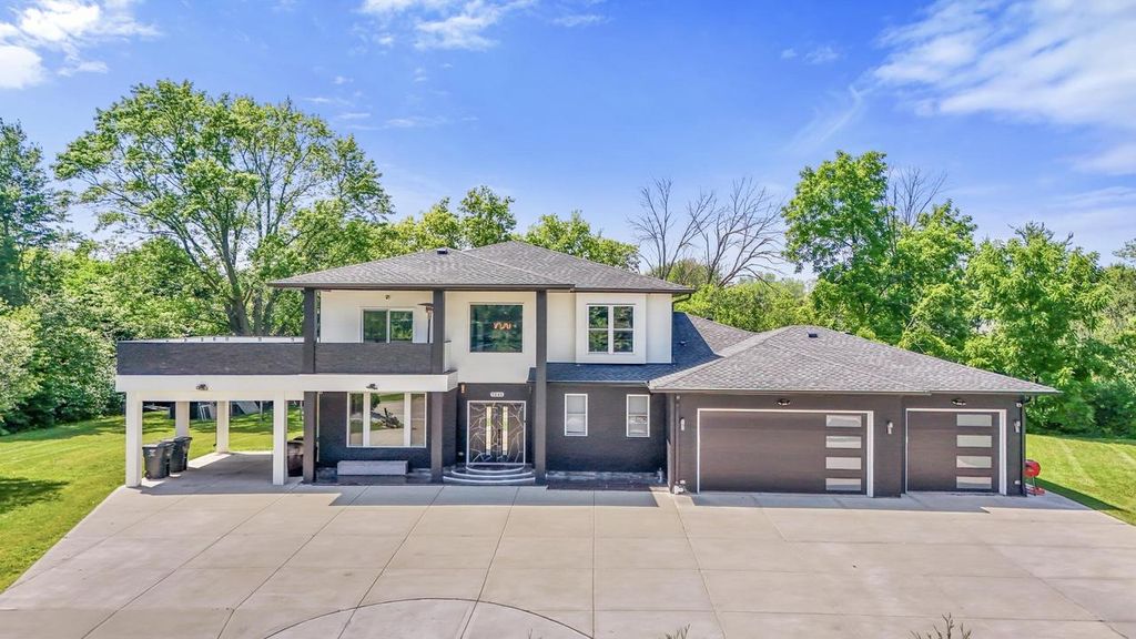 7341 S 76th STREET, Franklin, WI 53132