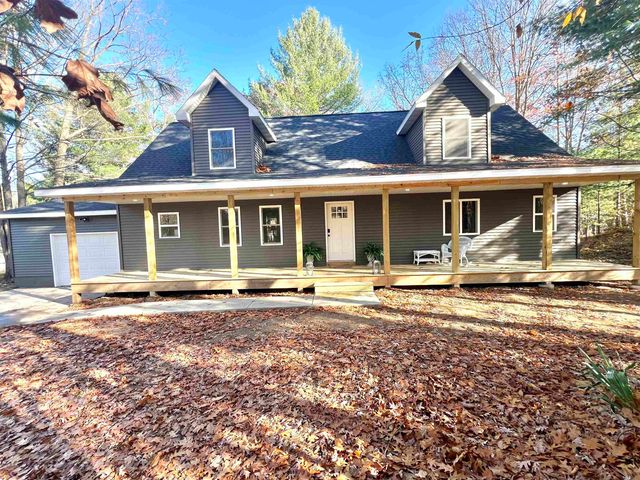 2757 Fashion Avenue, Interlochen, MI 49643