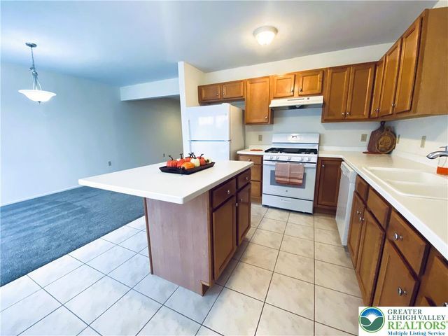 8134 Heritage Drive, Lower Macungie Twp, PA 18011