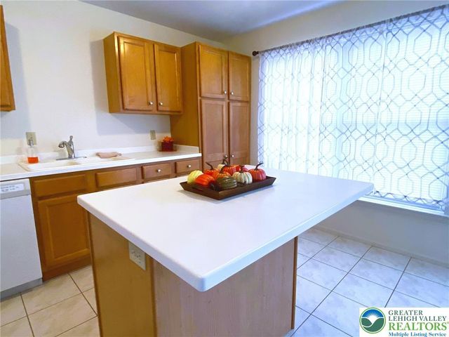 8134 Heritage Drive, Lower Macungie Twp, PA 18011