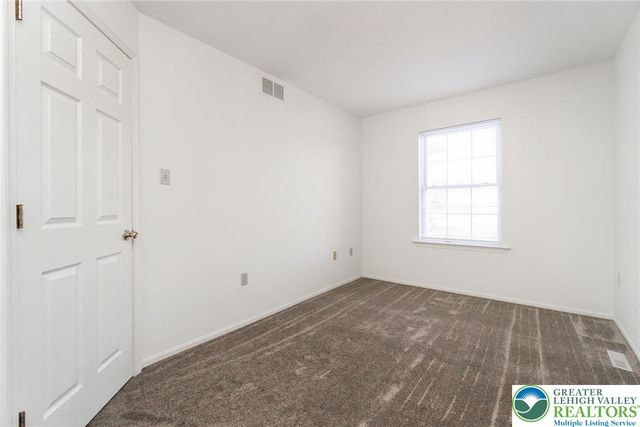8134 Heritage Drive, Lower Macungie Twp, PA 18011