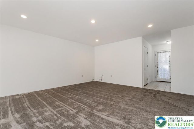 8134 Heritage Drive, Lower Macungie Twp, PA 18011