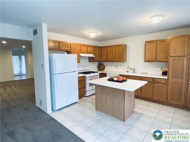 8134 Heritage Drive, Lower Macungie Twp, PA 18011