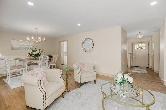 1323 W Johns Boulevard, Raymore, MO 64083