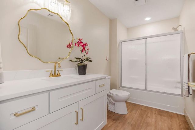 1323 W Johns Boulevard, Raymore, MO 64083