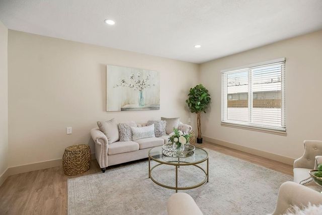 1323 W Johns Boulevard, Raymore, MO 64083