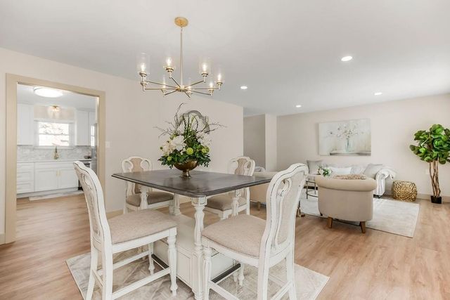 1323 W Johns Boulevard, Raymore, MO 64083