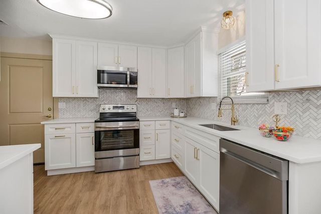 1323 W Johns Boulevard, Raymore, MO 64083