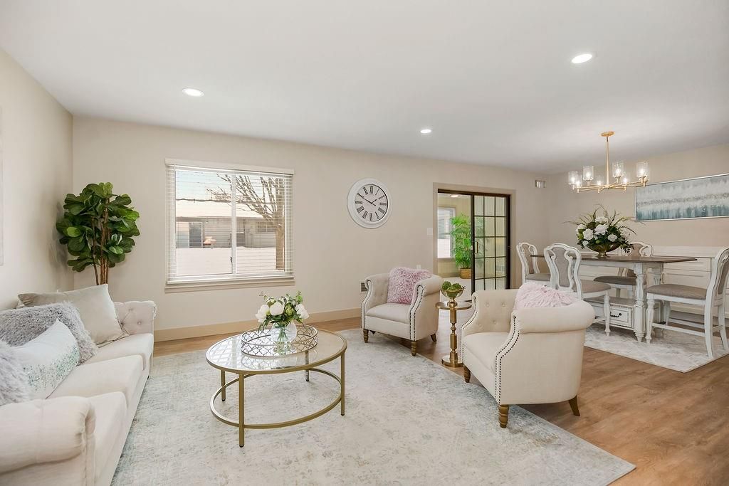 1323 W Johns Boulevard, Raymore, MO 64083