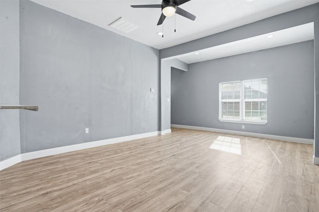 1107 E Allen Avenue, Fort Worth, TX 76104