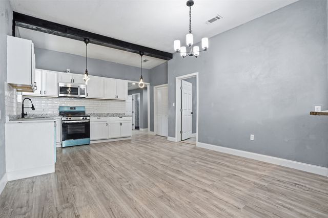 1107 E Allen Avenue, Fort Worth, TX 76104