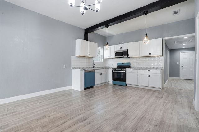 1107 E Allen Avenue, Fort Worth, TX 76104