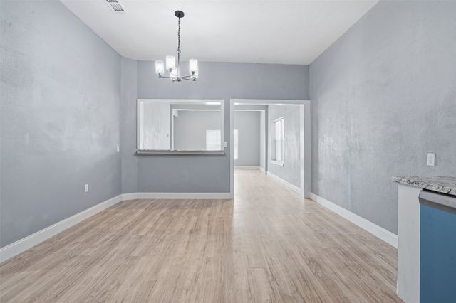 1107 E Allen Avenue, Fort Worth, TX 76104