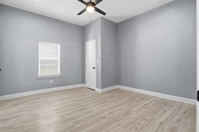 1107 E Allen Avenue, Fort Worth, TX 76104