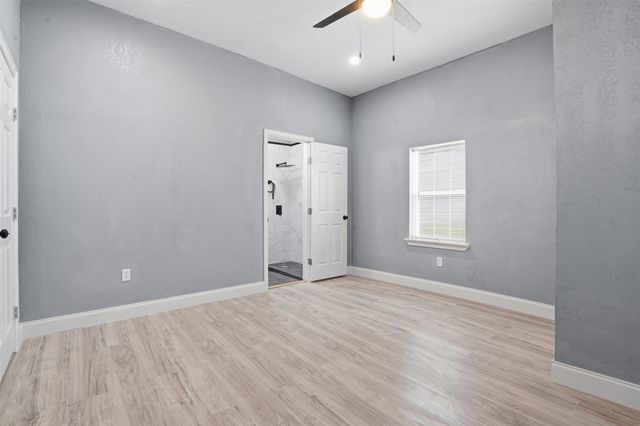 1107 E Allen Avenue, Fort Worth, TX 76104