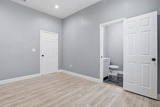 1107 E Allen Avenue, Fort Worth, TX 76104