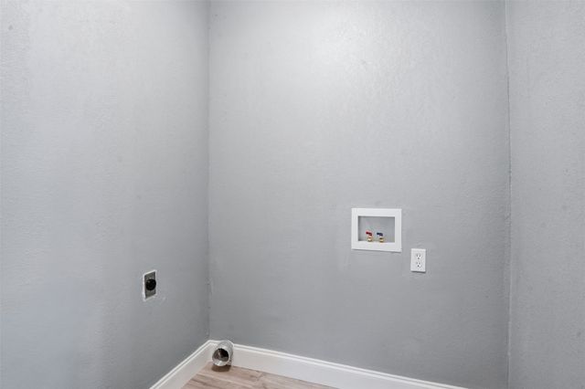 1107 E Allen Avenue, Fort Worth, TX 76104